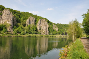 Ravel 2, 2 km away from the cottage, offers beautiful shows of the valley of the Meuse and its cliffs where many climbers climb.