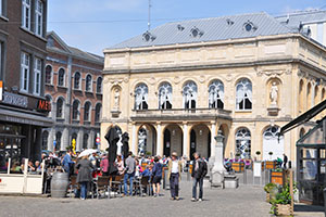 The recently renovated theater Namur attracts many events.